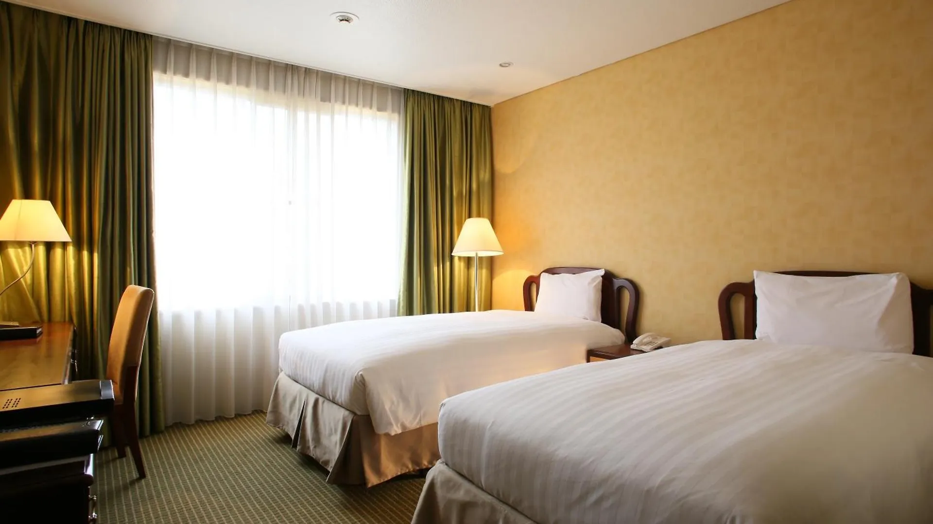 International Resort Hotel Yurakujo Narita