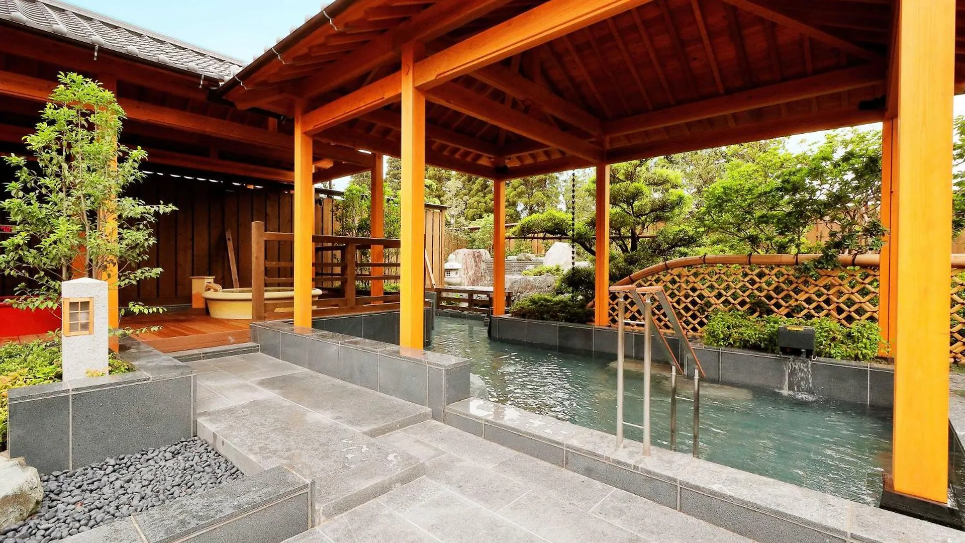 International Resort Hotel Yurakujo Narita 4*,