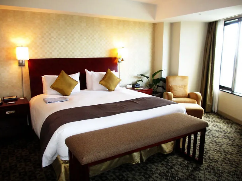 International Resort Hotel Yurakujo Narita 4*,